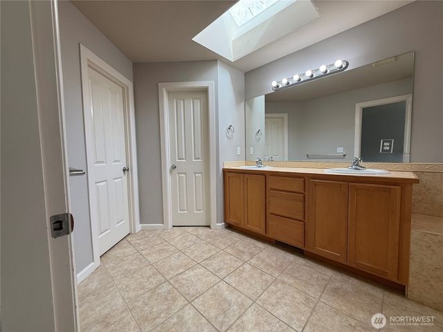 8412 NW Jeatran Place, Silverdale, WA 98383