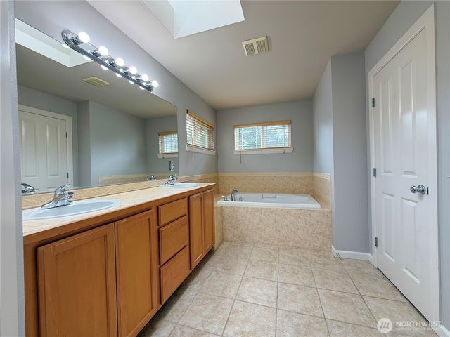 8412 NW Jeatran Place, Silverdale, WA 98383