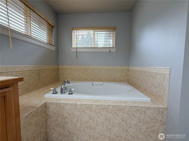 8412 NW Jeatran Place, Silverdale, WA 98383