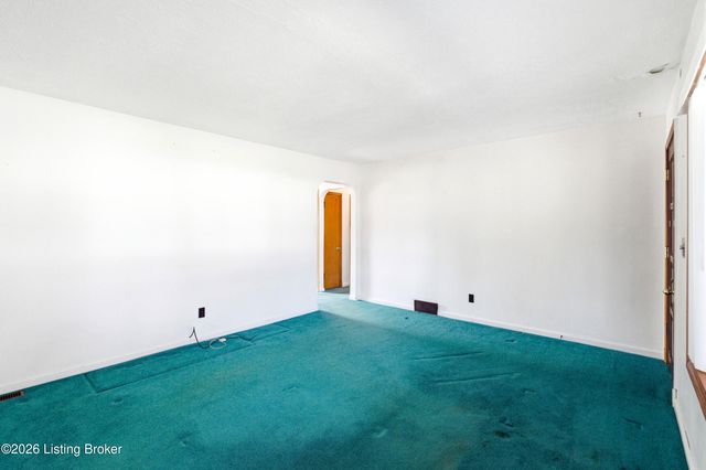 1812 Lewiston Dr, Louisville, KY 40216