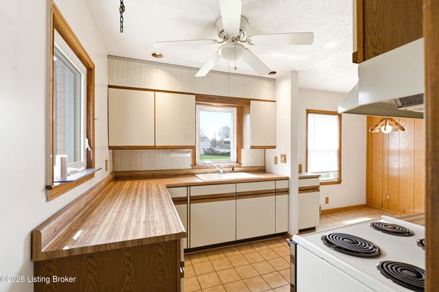 1812 Lewiston Dr, Louisville, KY 40216