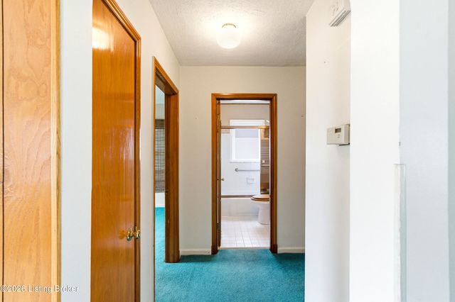 1812 Lewiston Dr, Louisville, KY 40216