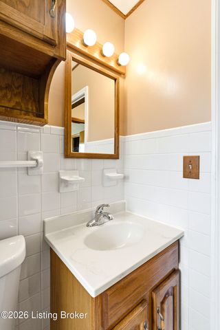 1812 Lewiston Dr, Louisville, KY 40216