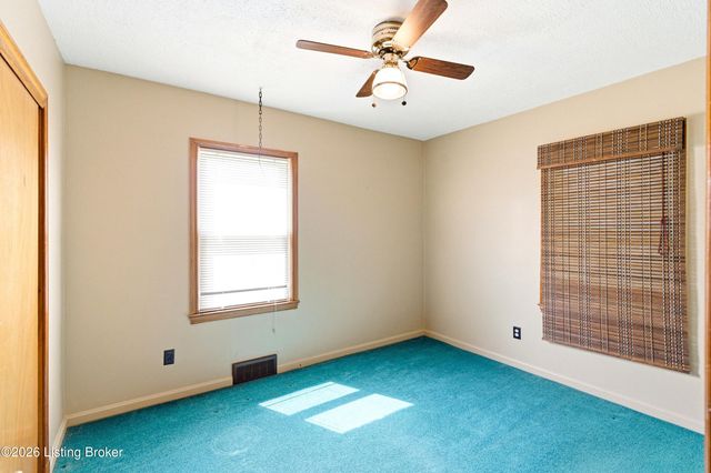 1812 Lewiston Dr, Louisville, KY 40216