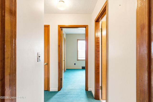 1812 Lewiston Dr, Louisville, KY 40216