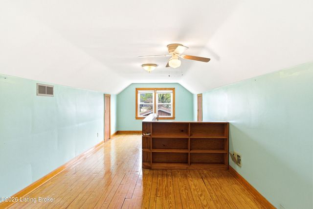 1812 Lewiston Dr, Louisville, KY 40216