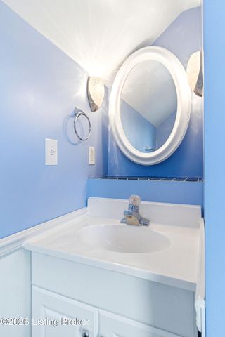 1812 Lewiston Dr, Louisville, KY 40216