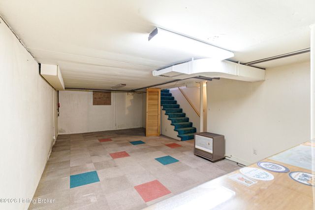 1812 Lewiston Dr, Louisville, KY 40216