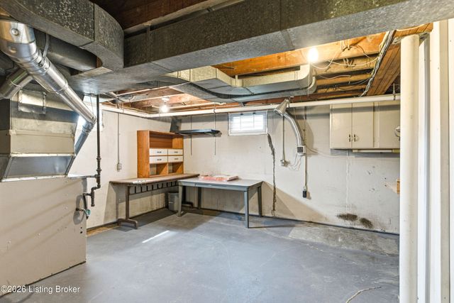 1812 Lewiston Dr, Louisville, KY 40216