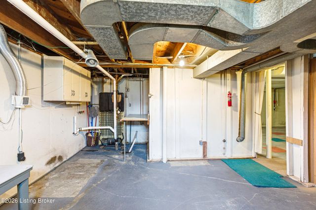 1812 Lewiston Dr, Louisville, KY 40216