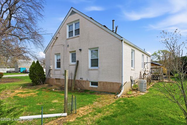 1812 Lewiston Dr, Louisville, KY 40216