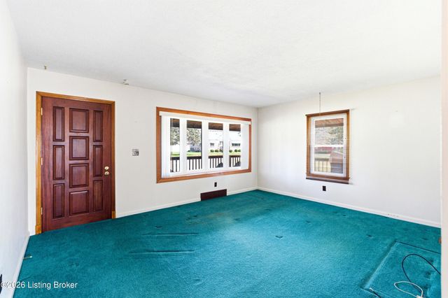 1812 Lewiston Dr, Louisville, KY 40216