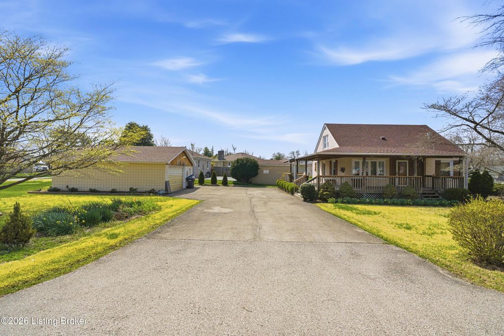 1812 Lewiston Dr, Louisville, KY 40216