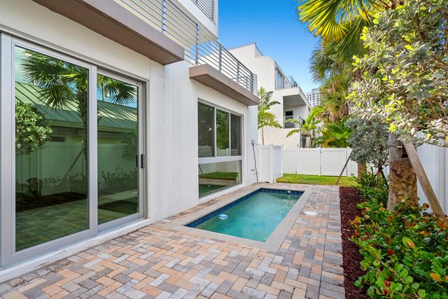 11 SE 11th Avenue, Fort Lauderdale, FL 33301