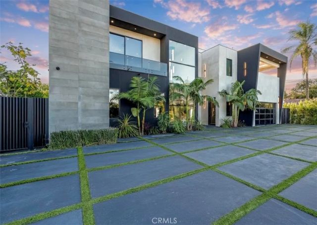 13016 Chandler, Sherman Oaks, CA 91401