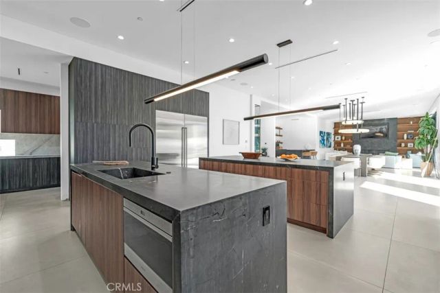 13016 Chandler, Sherman Oaks, CA 91401