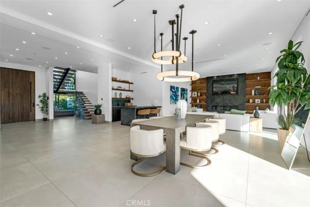 13016 Chandler, Sherman Oaks, CA 91401