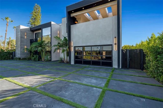 13016 Chandler, Sherman Oaks, CA 91401