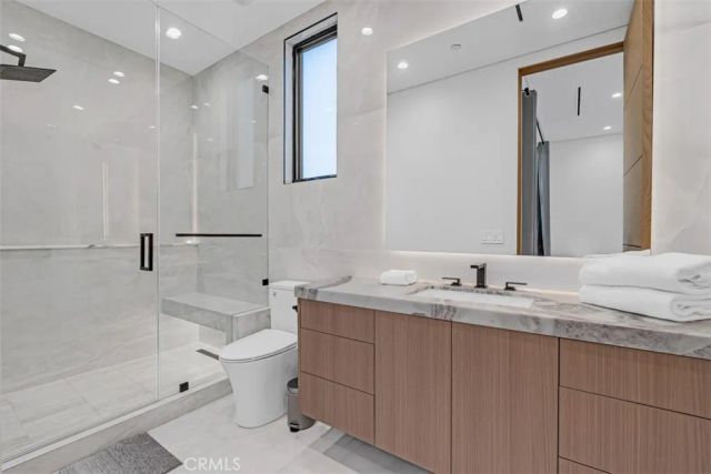 13016 Chandler, Sherman Oaks, CA 91401