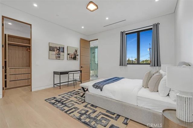 13016 Chandler, Sherman Oaks, CA 91401