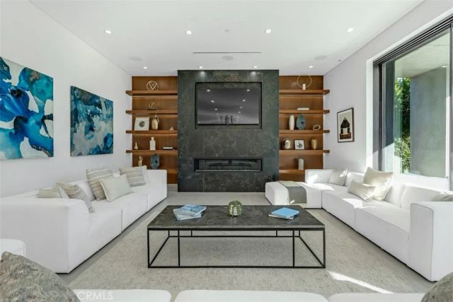 13016 Chandler, Sherman Oaks, CA 91401