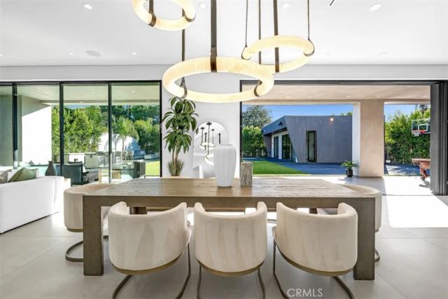 13016 Chandler, Sherman Oaks, CA 91401