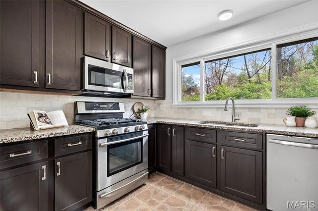 117 Old Oaks Drive, Ballwin, MO 63011