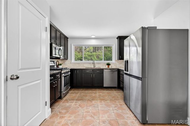 117 Old Oaks Drive, Ballwin, MO 63011