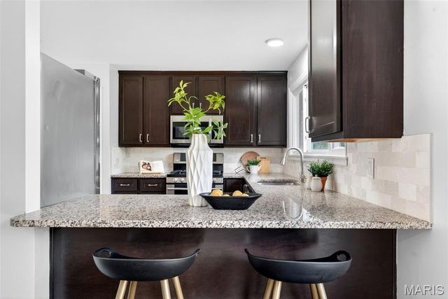 117 Old Oaks Drive, Ballwin, MO 63011