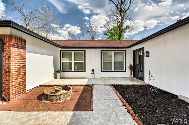 117 Old Oaks Drive, Ballwin, MO 63011