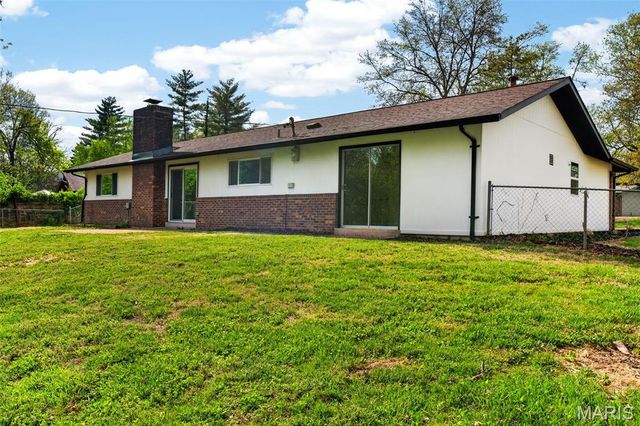 117 Old Oaks Drive, Ballwin, MO 63011