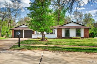 117 Old Oaks Drive, Ballwin, MO 63011