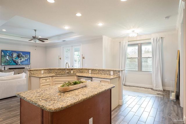 1018 Villa Venyce Ct, Gulf Breeze, FL 32563