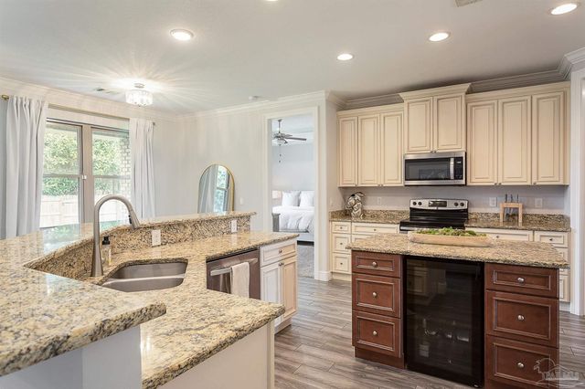 1018 Villa Venyce Ct, Gulf Breeze, FL 32563