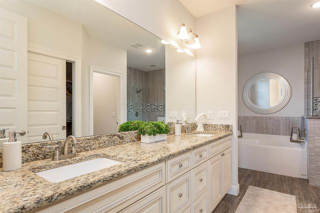 1018 Villa Venyce Ct, Gulf Breeze, FL 32563