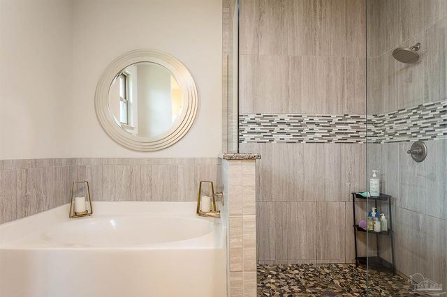 1018 Villa Venyce Ct, Gulf Breeze, FL 32563