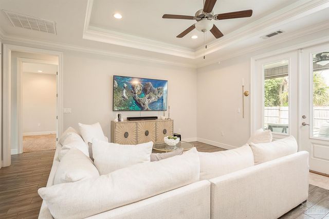 1018 Villa Venyce Ct, Gulf Breeze, FL 32563