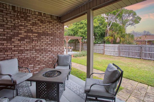 1018 Villa Venyce Ct, Gulf Breeze, FL 32563