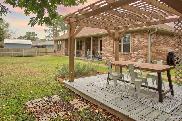 1018 Villa Venyce Ct, Gulf Breeze, FL 32563