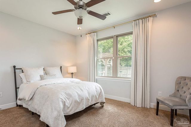 1018 Villa Venyce Ct, Gulf Breeze, FL 32563