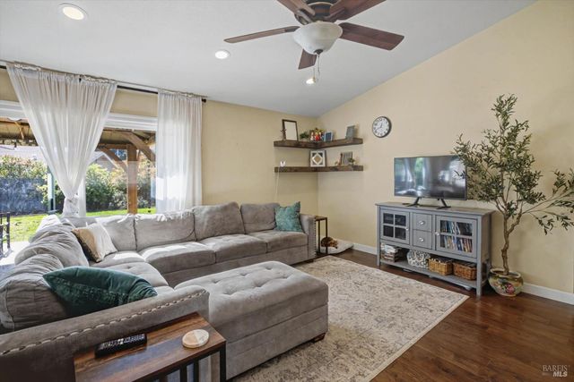 456 Marbella Ln, Vacaville, CA 95688