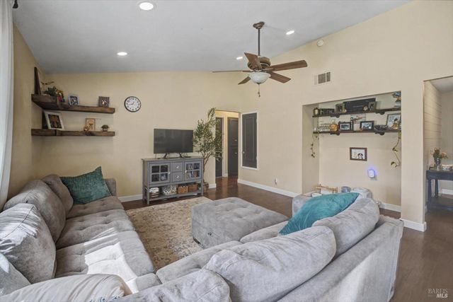 456 Marbella Ln, Vacaville, CA 95688