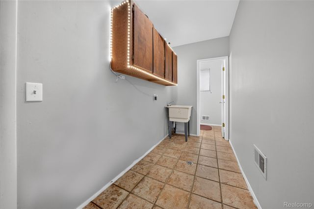 3703 Alderdale Drive, Sterling Heights, MI 48310