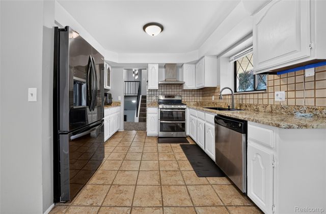 3703 Alderdale Drive, Sterling Heights, MI 48310