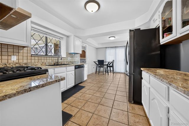 3703 Alderdale Drive, Sterling Heights, MI 48310