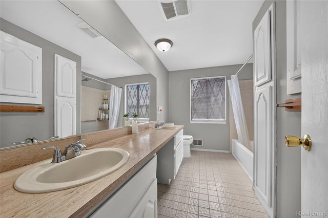 3703 Alderdale Drive, Sterling Heights, MI 48310