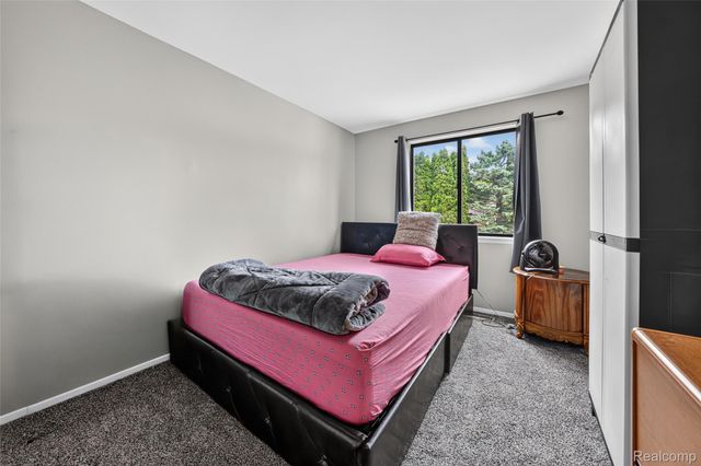 3703 Alderdale Drive, Sterling Heights, MI 48310