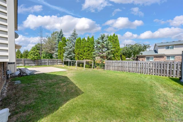3703 Alderdale Drive, Sterling Heights, MI 48310