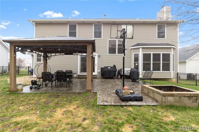 122 Courtfield Drive, O'fallon, MO 63366