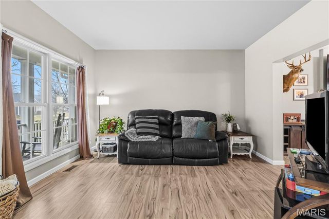 122 Courtfield Drive, O'fallon, MO 63366